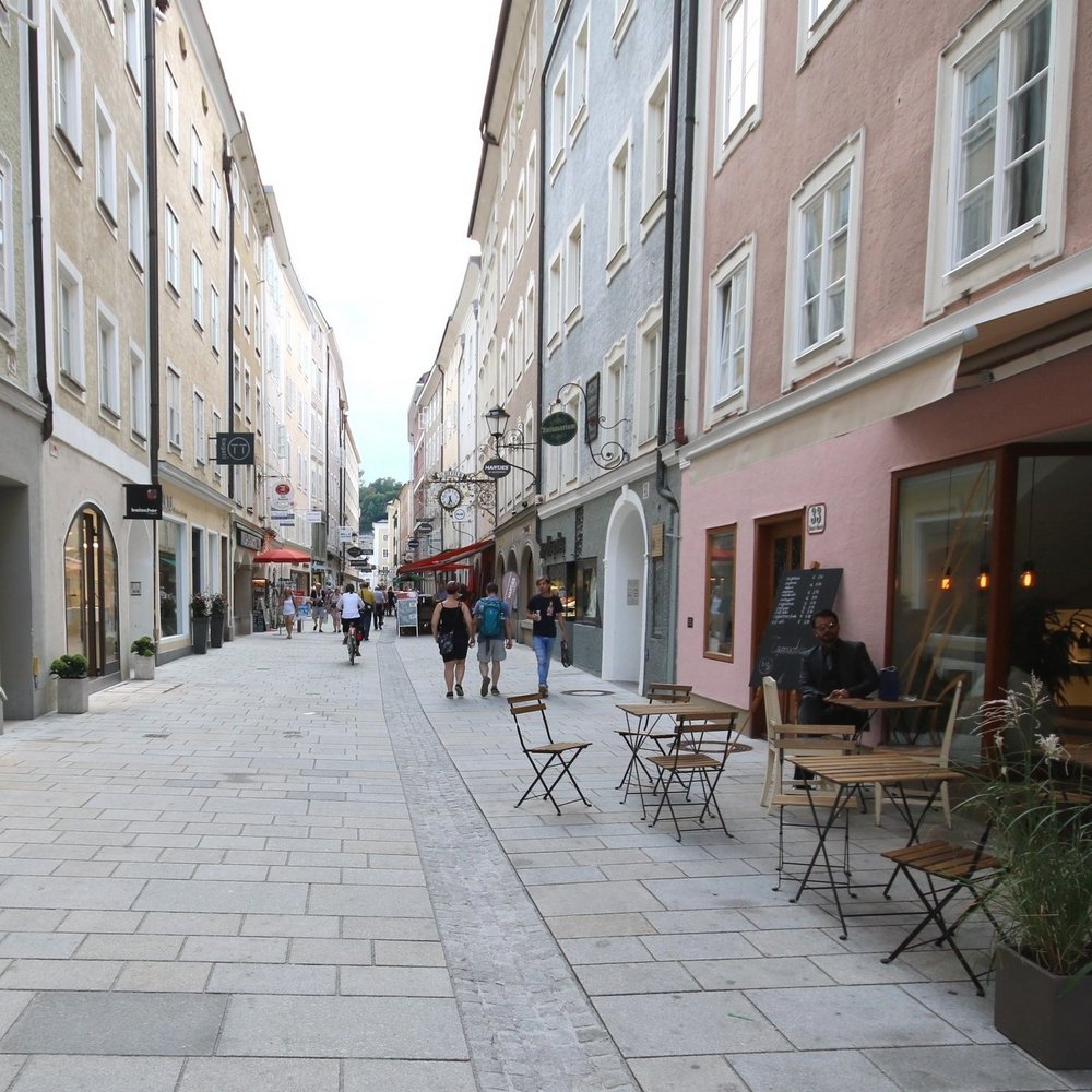 Urbane Gestaltung Fußgängerzone Salzburg durch casawest