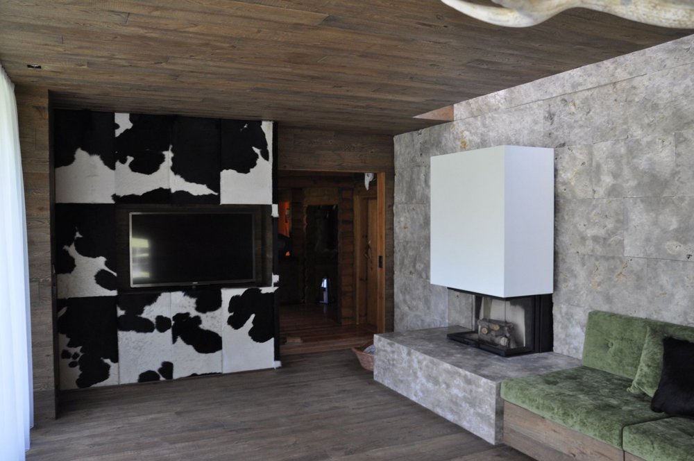 Kamin mit Kaminverkleidung aus Dietfurter Dolomit durch Casawest