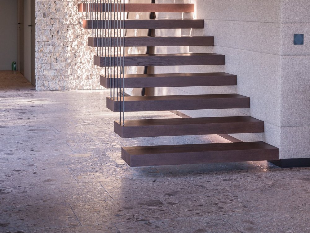 Bodenplatten aus Ceppo di Gre